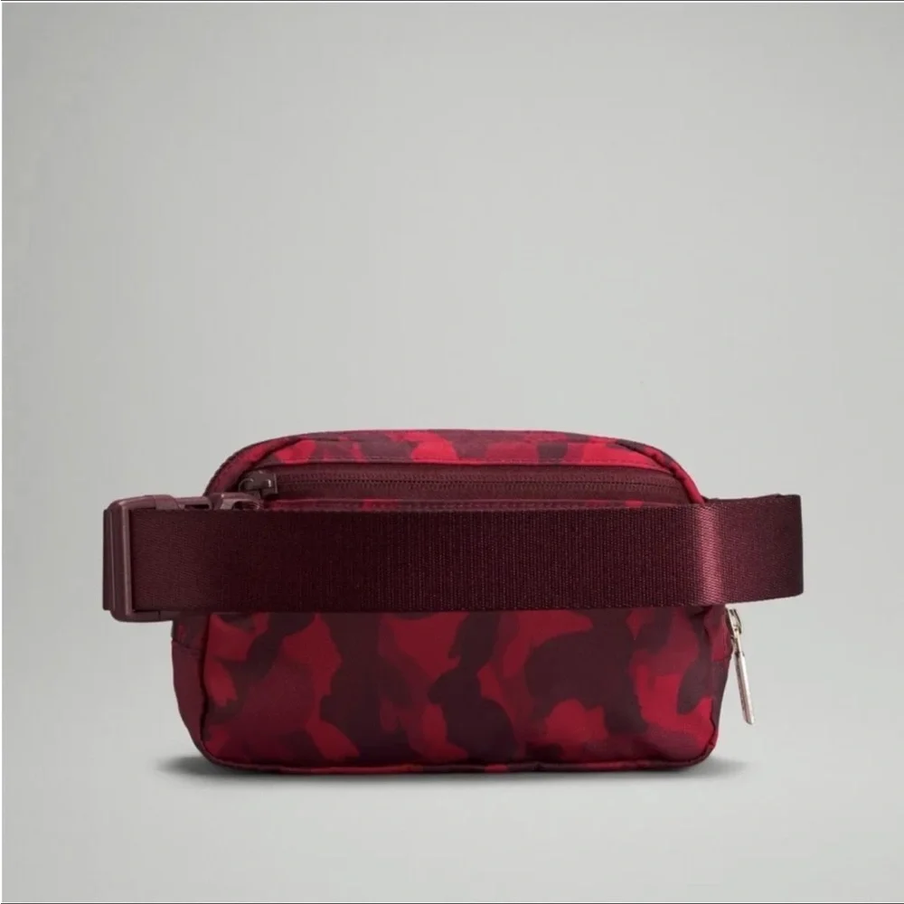 ‼️RARE‼️LULULEMON RARE EXCLUSIVE LUNAR NEW YEAR BUNNY BELT BAG 1L - Picture 8 of 9